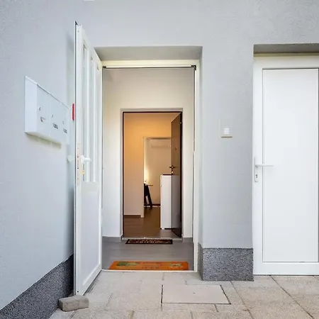 Birdsong Getaway Apartment Jurdani